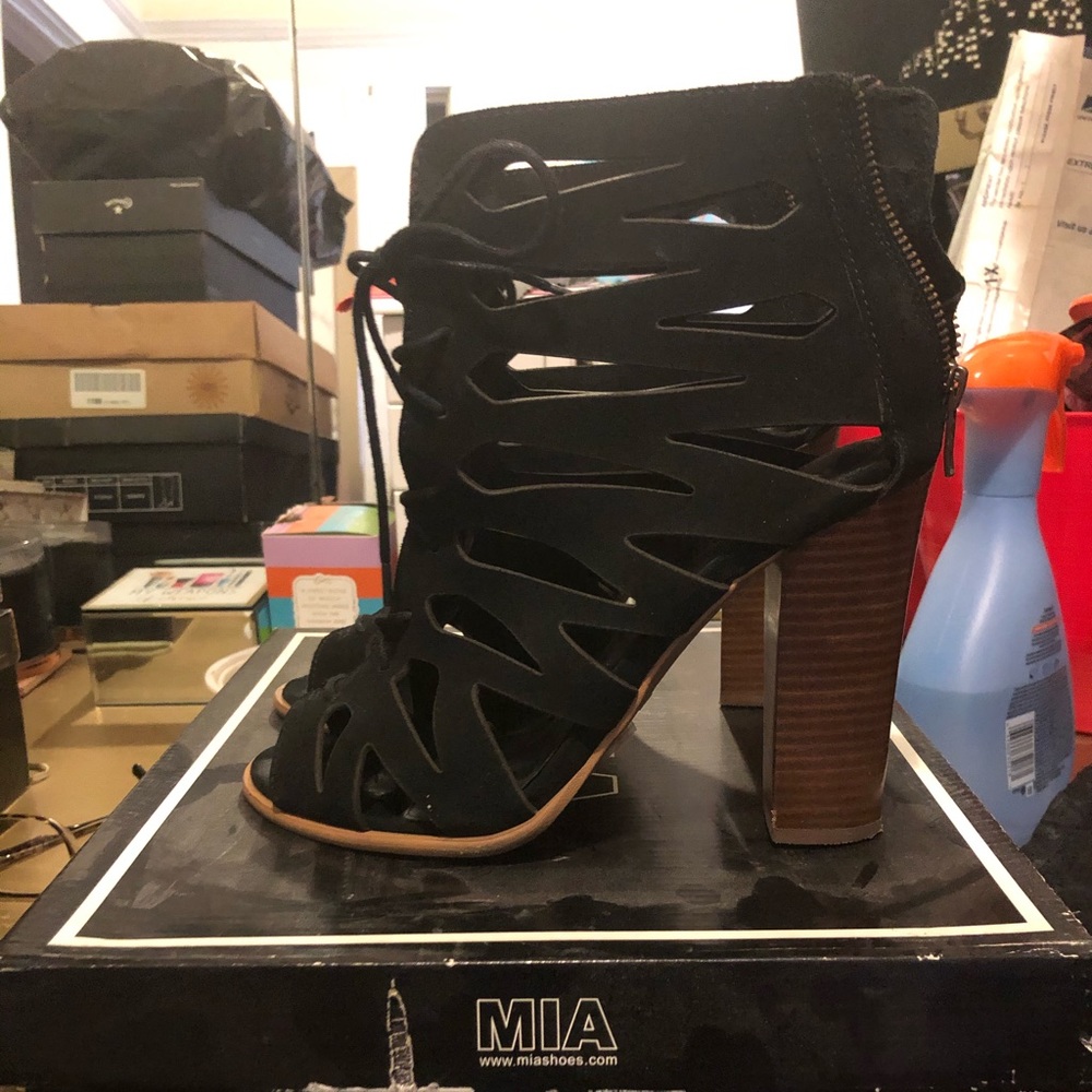 Lace up sandal/bootie